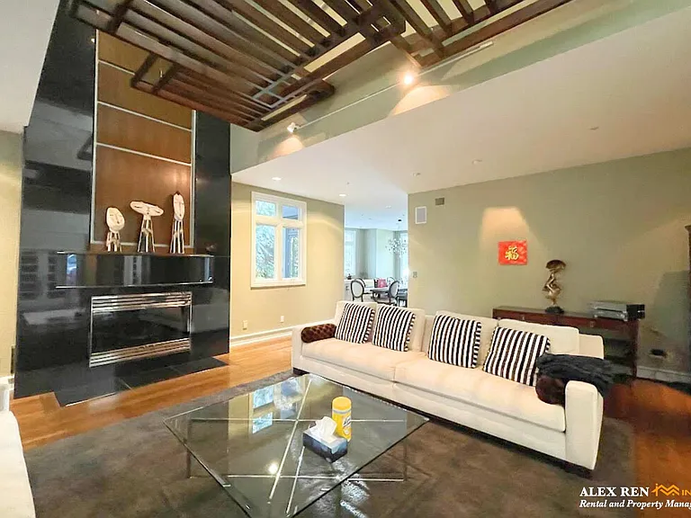 2838 SW Marine Dr — Photo 16