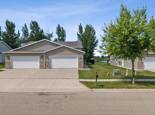 1446 45th Ave S, Moorhead, MN 56560