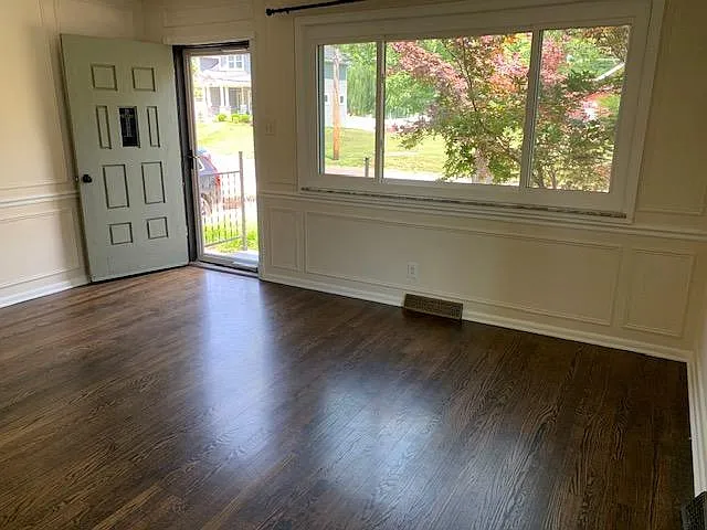 320 Lee Ave — Photo 3