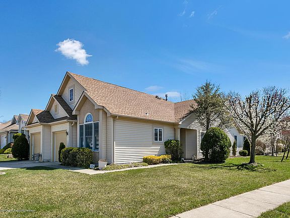 3rd image of 2301 N Chanticleer Ct
