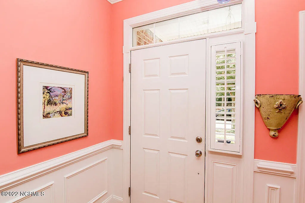 3 bed, 2.5 bath, $2,500 — Photo 2
