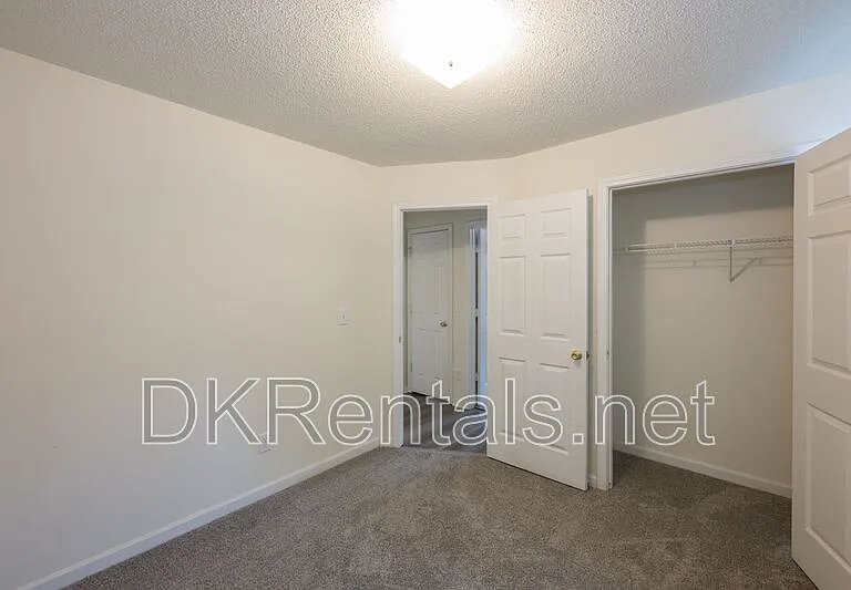 5689 Isleworth Way — Photo 23