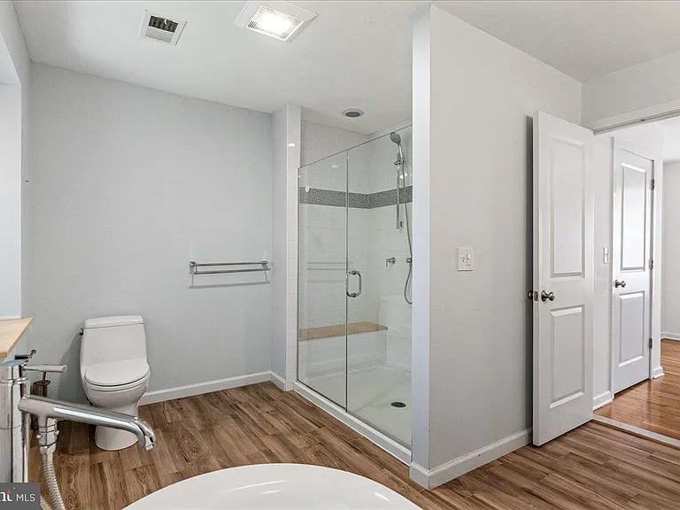 38 Robert Rd — Photo 15