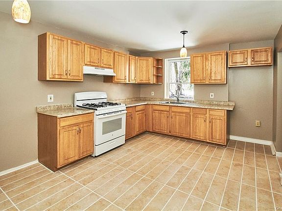 3rd image of 152 Lander St