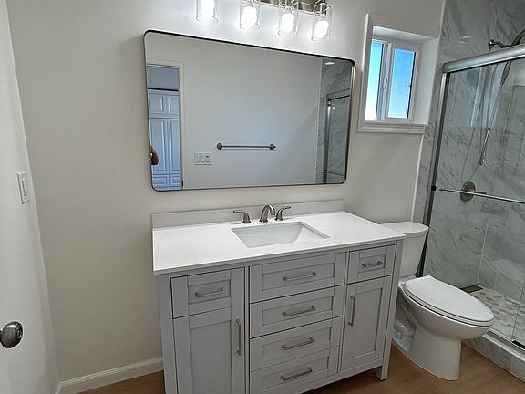 5th image of 822 Jackson St