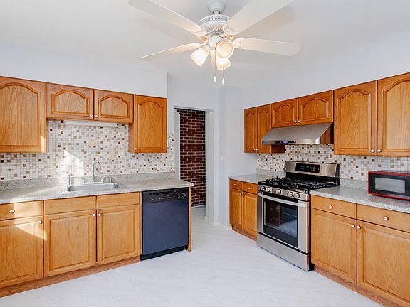 4th image of 612 Maple Ct