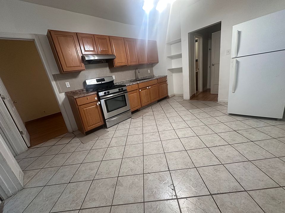 1st image of 36 W 54th St APT 2