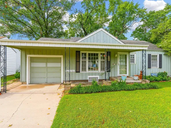 2115 E Mesita Dr, Wichita, KS 67211