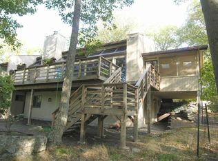 416 Canoebrook Dr, Hawley, PA 18428