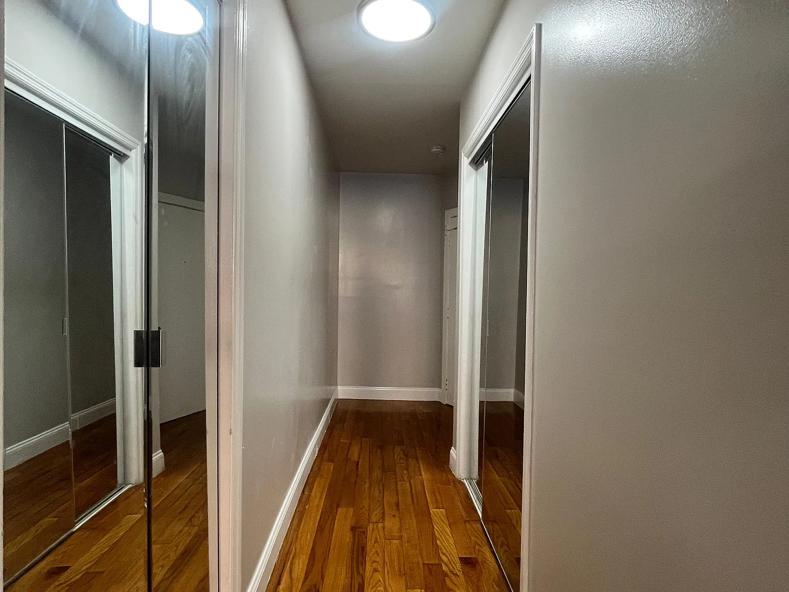 2 bed, 950 sqft, $2,300 — Photo 4