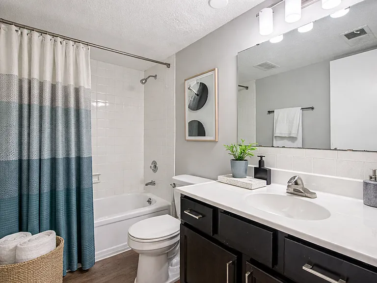 Edgewater Apartments — Photo 8