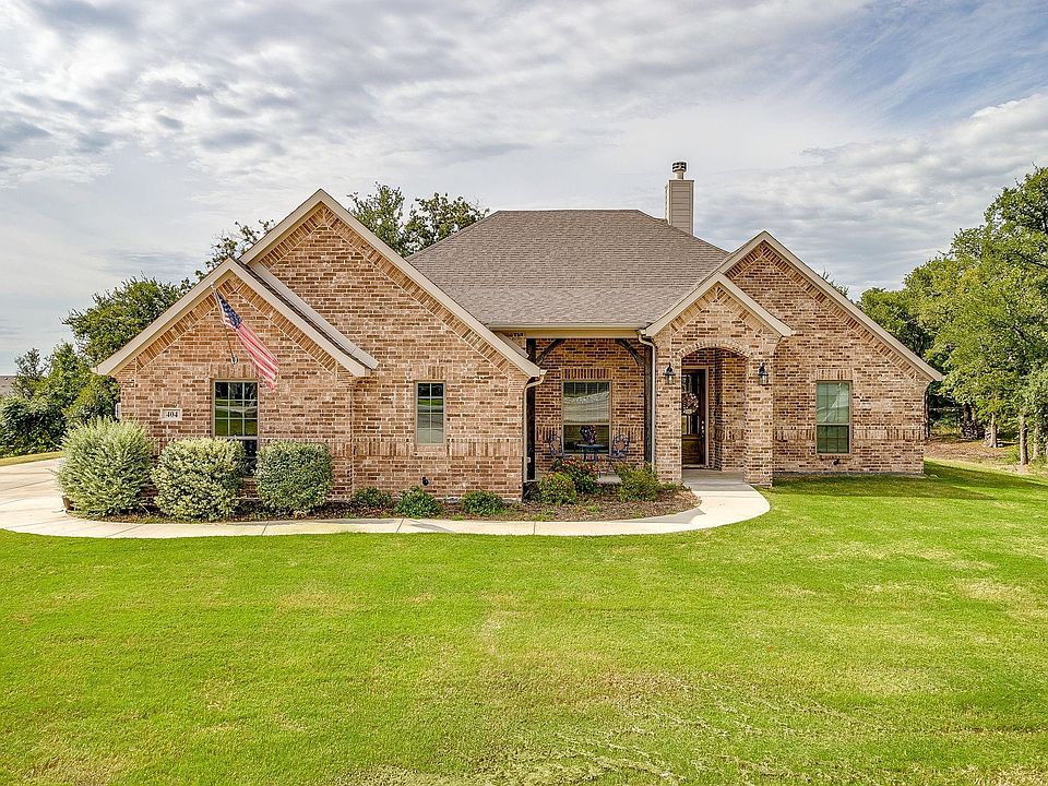 1st image of 404 Lacey Oak Ct