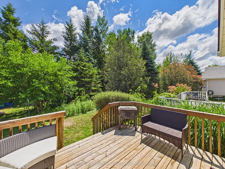 14 Eastgate Dr — Photo 5