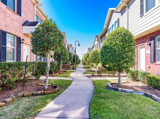 1735 Kemah Village Dr, Kemah, TX 77565