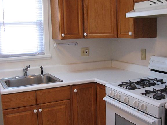 5th image of 4622 Saint Davids St