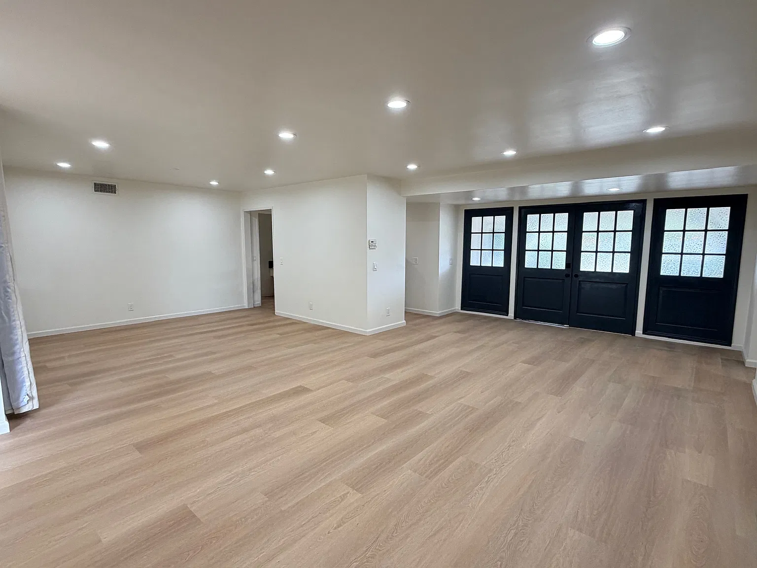 3 bed, 2.5 bath, 1768 sqft, $5,000 — Photo 2