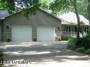 22934 Oak Hill Dr, Spring Valley, MN 55975