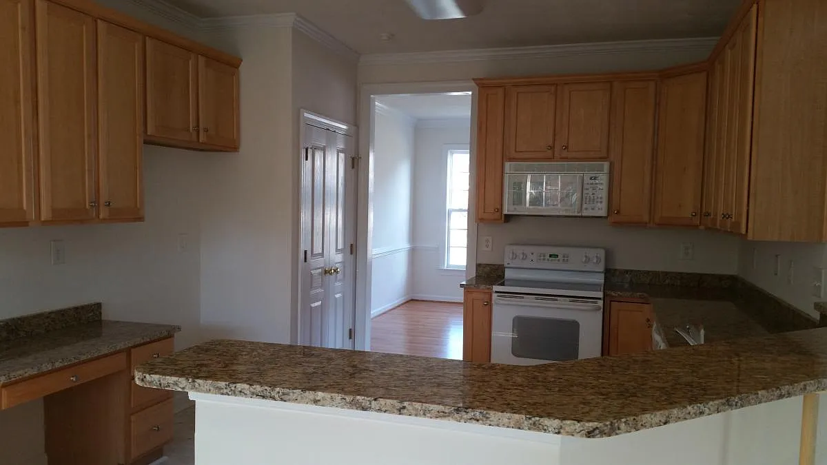 4 bed, 3.5 bath, 3100 sqft, $3,625 — Photo 2