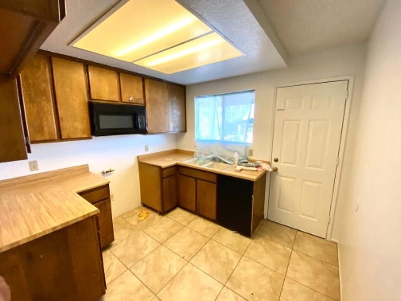 2nd image of 1121 Barstow Rd #21D