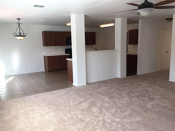 5th image of 740 Elizabeth Dr