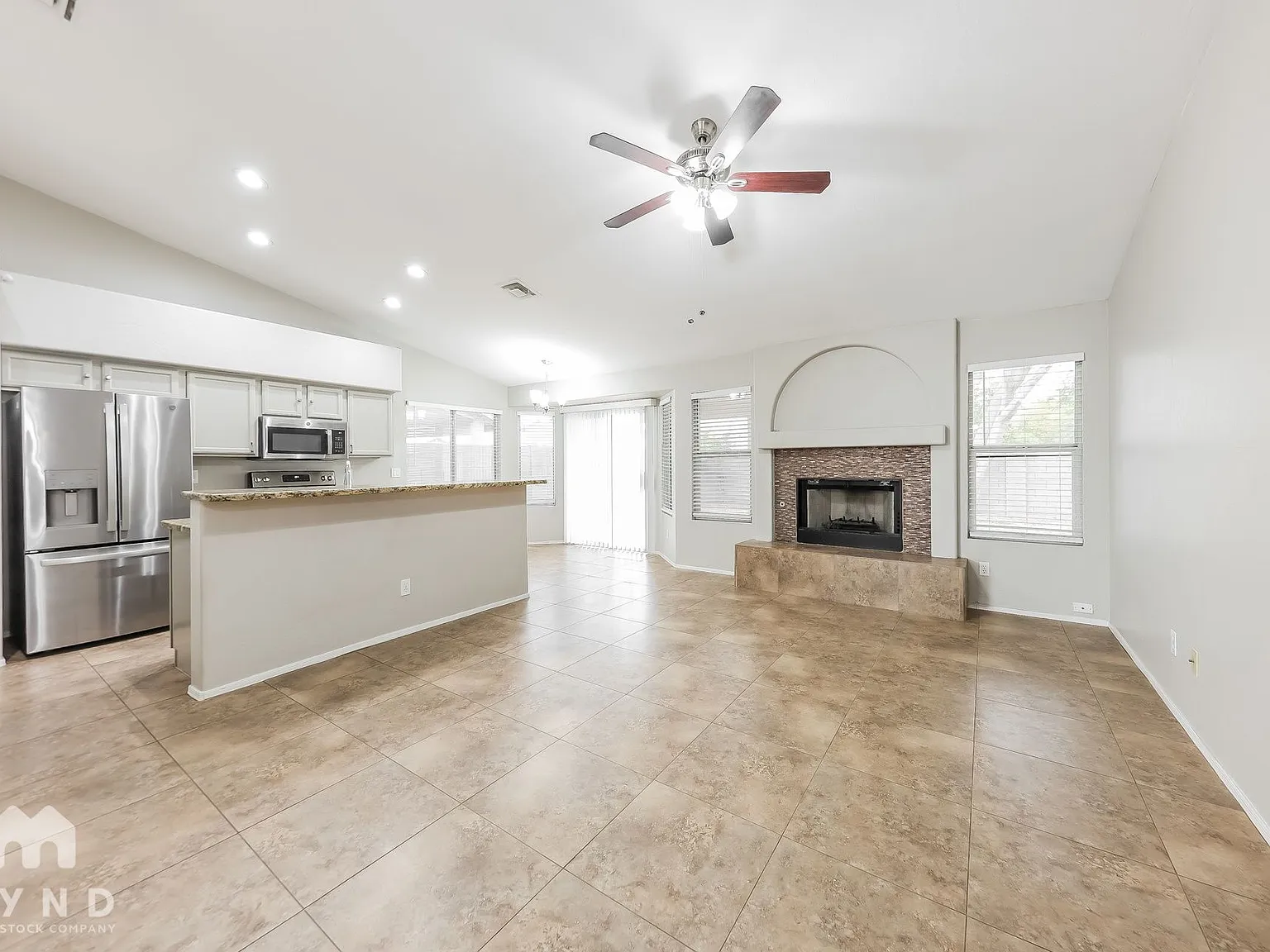 3 bed, 2.0 bath, 1608 sqft, $2,325 — Photo 4