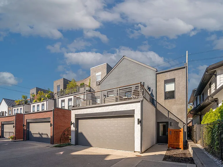 598 Lathrop St — Photo 40