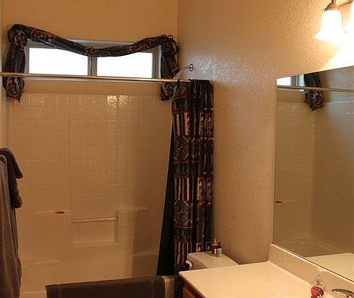 3rd image of 10706 E 38th Pl