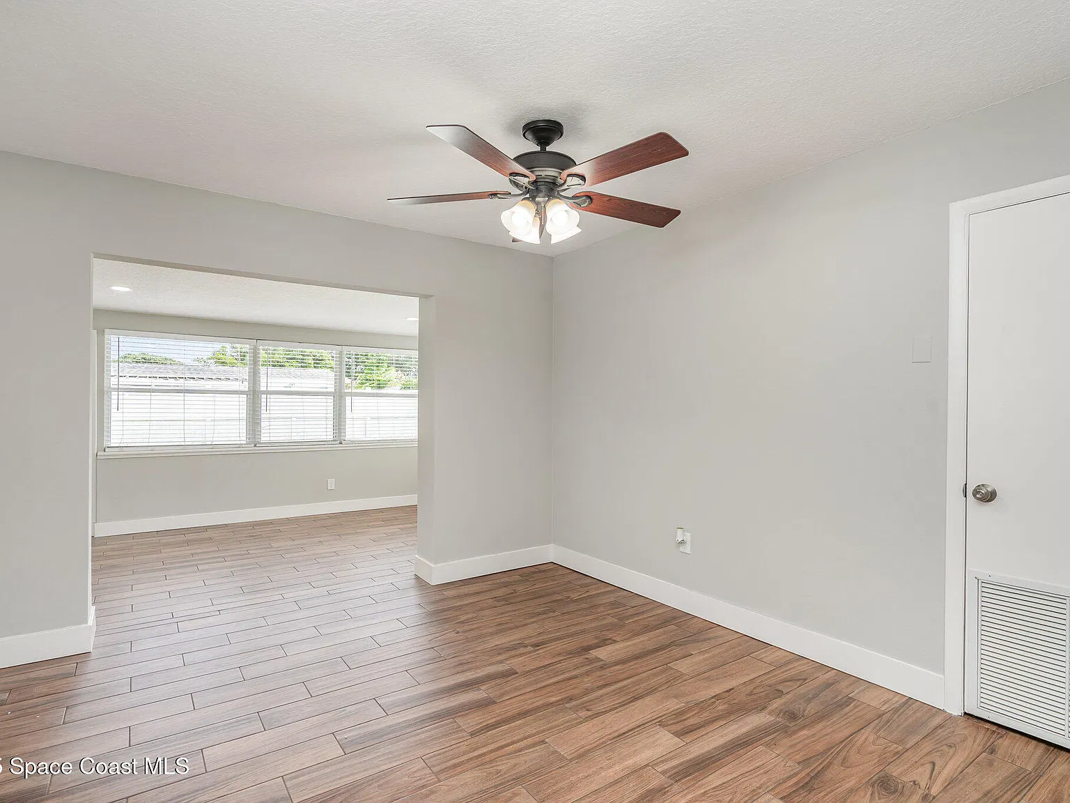 3 bed, 2.0 bath, 1265 sqft, $1,900 — Photo 3