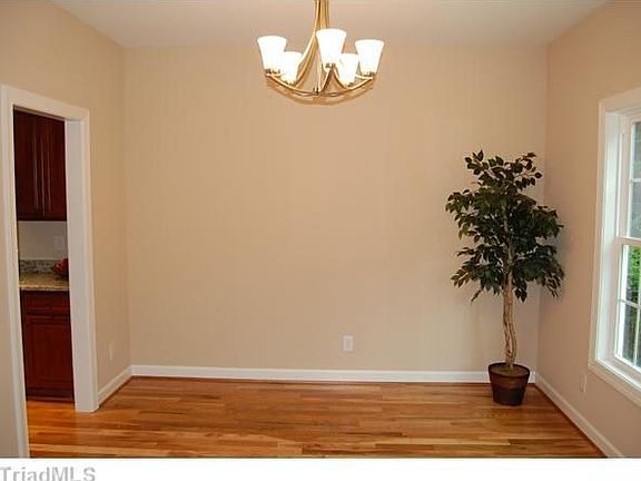 5th image of 4219 Peppervine Trl