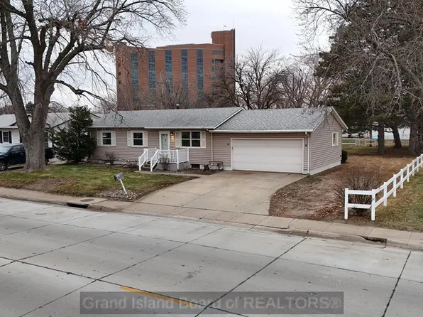 824 N Custer Ave, Grand Island, NE 68803