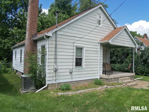 736 Keeling Ct, Canton, IL 61520