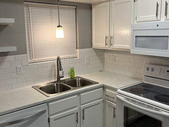 2nd image of 2406 Alabama St Unit 8B