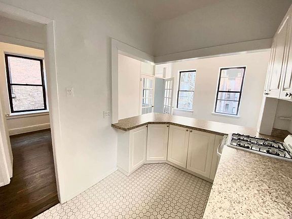 2nd image of 206 W 88th St #5D