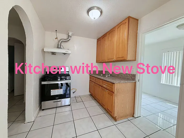 873 W 8th St — Photo 3