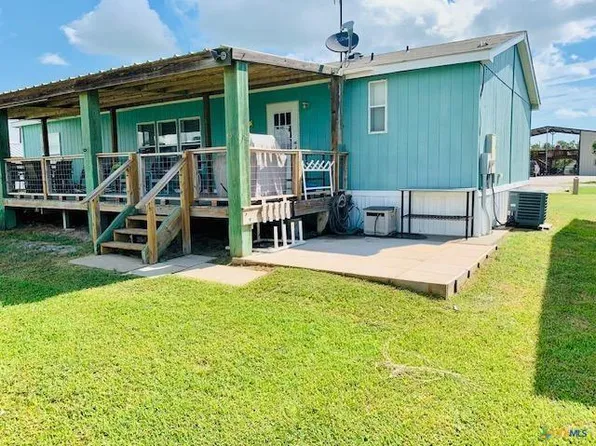 77 Blue St, Port O Connor, TX 77982