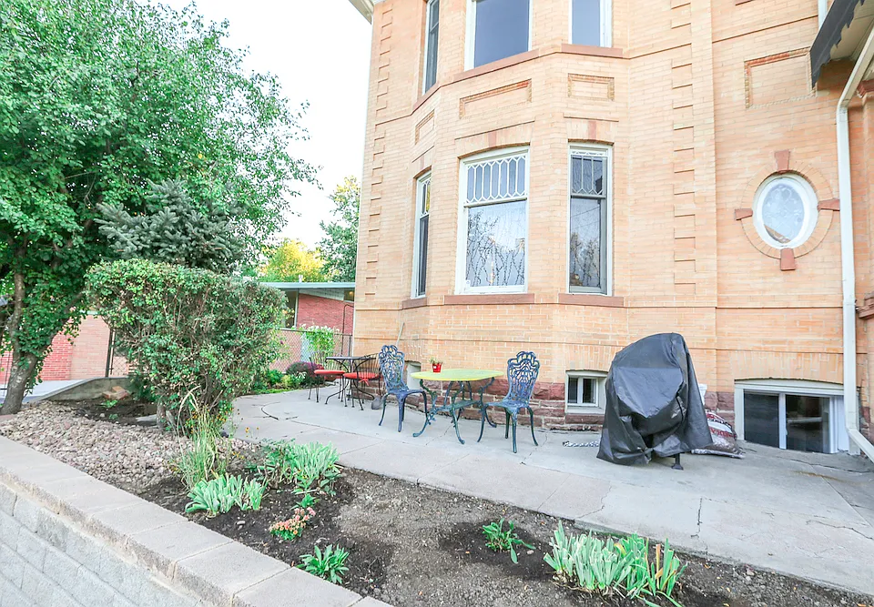 2124 E 17th Ave #9