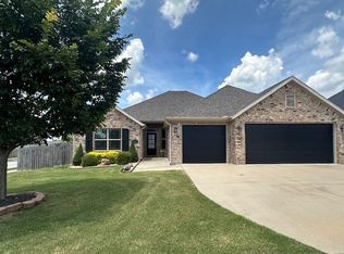 5792 W Cane Hill Dr, Fayetteville, AR 72704