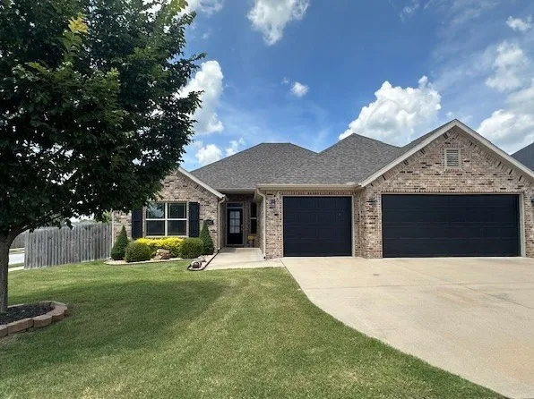 5792 W Cane Hill Dr, Fayetteville, AR 72704
