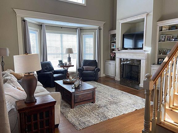 4th image of 100 Twin Creeks Dr