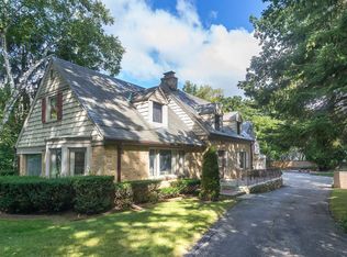 312 E Acacia Rd, Fox Pt, WI 53217