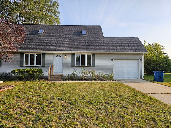2nd image of 1985 Summerset Dr #1985