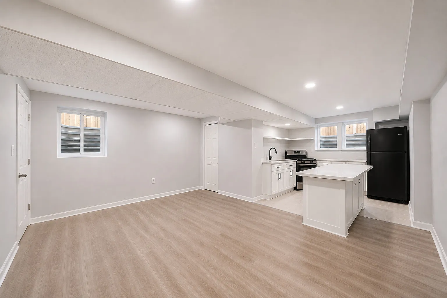 1 bed, 1700 sqft, $1,200 — Photo 3