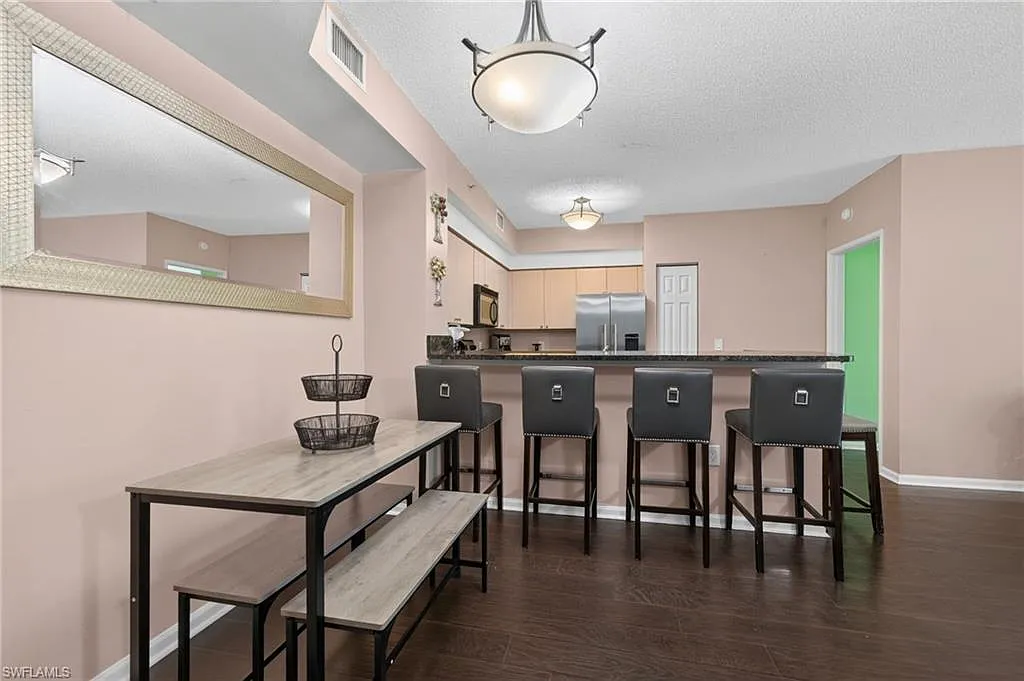 2 bed, 2.0 bath, 1100 sqft, $1,950 — Photo 3