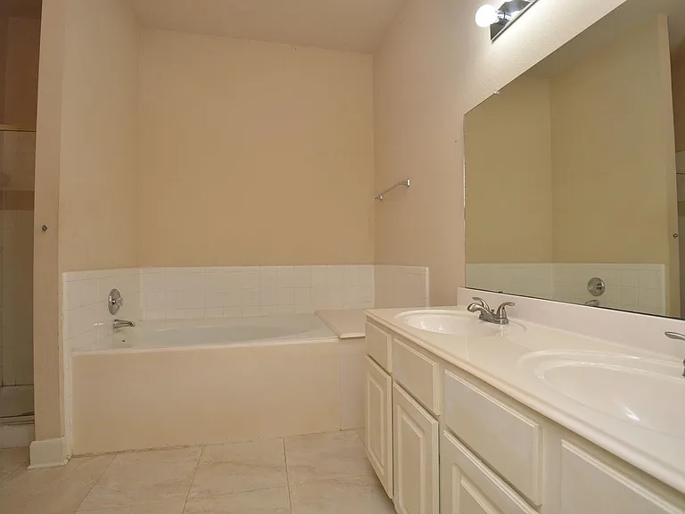 4510 Regal Dr — Photo 17
