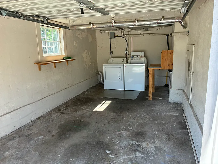 215 W Jasper St — Photo 8