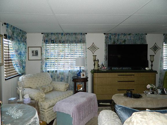 4th image of 413 Calamondin St