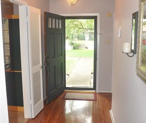 Foyer with coat closet