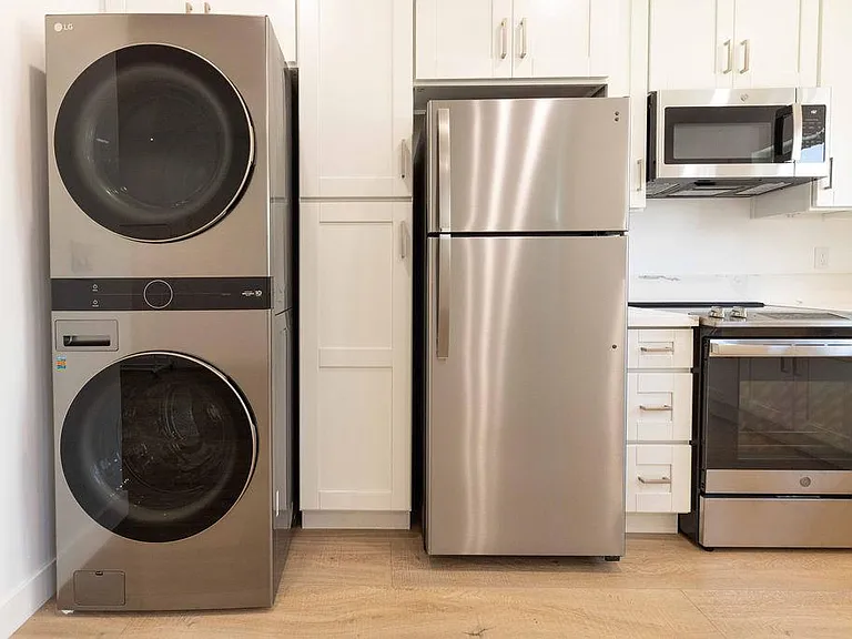 Full sized new appliances 5162Packard