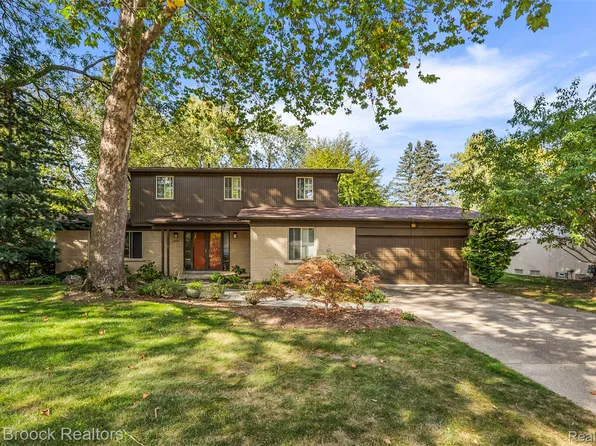 28786 Rockledge Dr, Farmington Hills, MI 48334