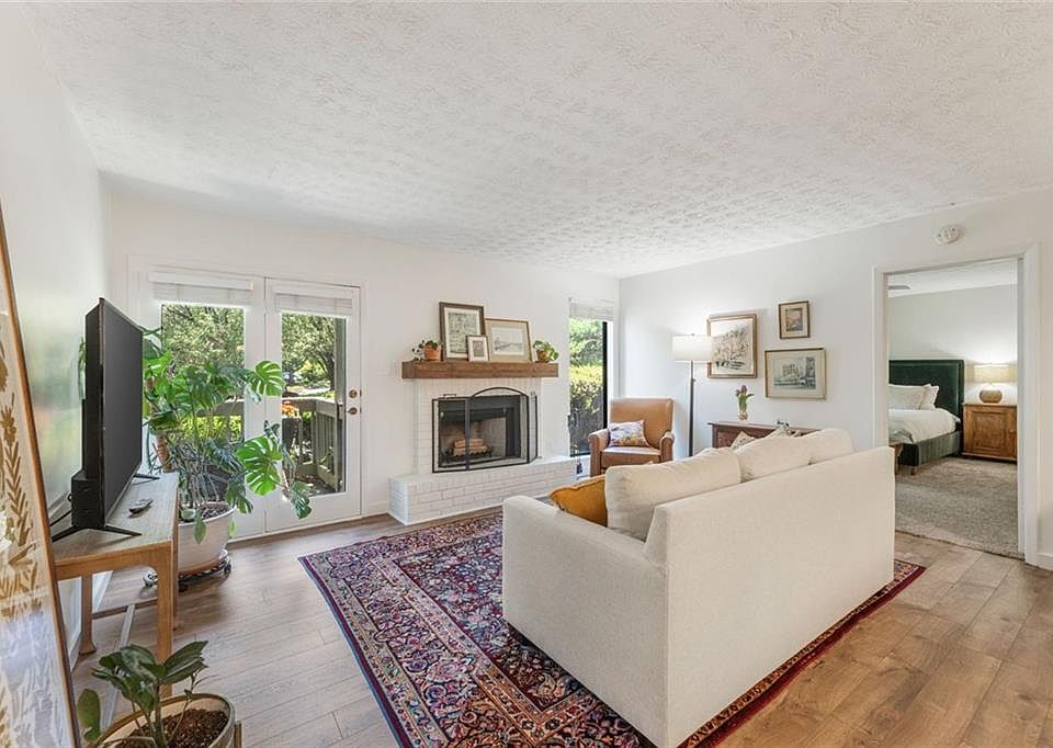 1st image of 913 Tuxworth Cir